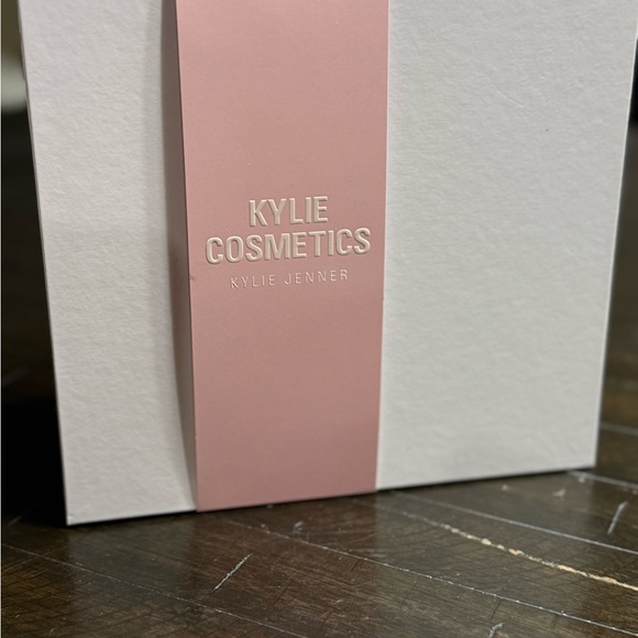 Kylie Cosmetics 12 Days of Christmas Gift Set - Picture 1 of 2